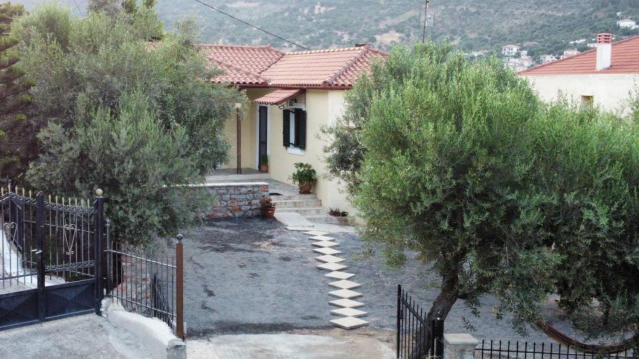 Rodomelo House - 3 Bedrooms Leonídion Eksteriør bilde