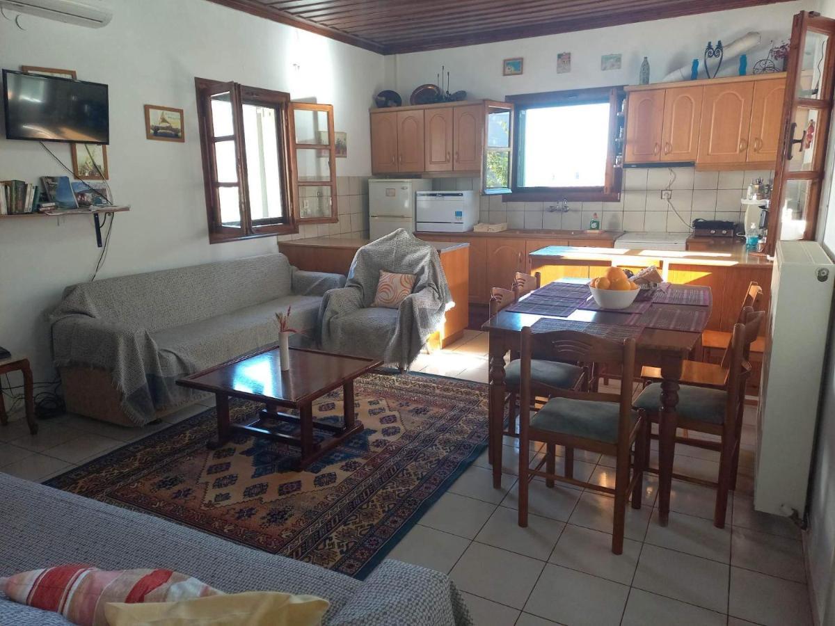 Rodomelo House - 3 Bedrooms Leonídion Eksteriør bilde